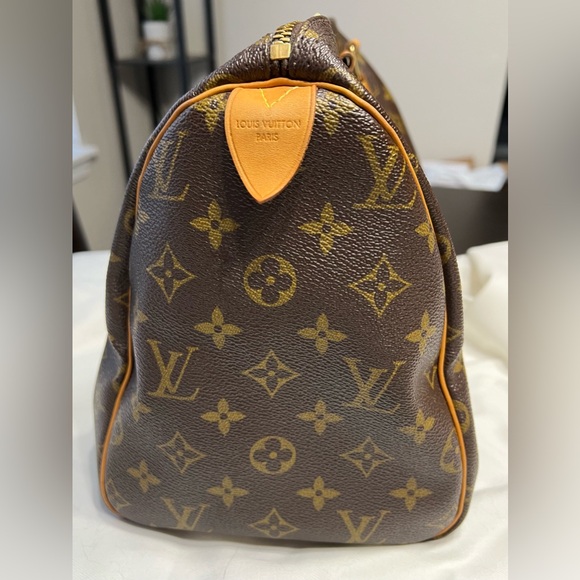 Louis Vuitton Speedy 30 👜 in Classic Monogram - Picture 4 of 16